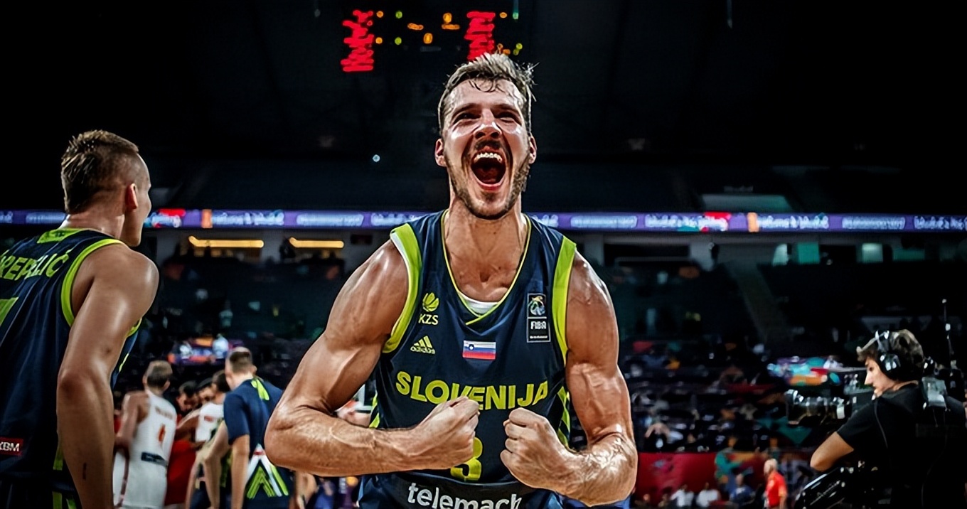 关于芝加哥公牛内部会议纪要流出——集结日刷新队史纪录,CBA季后赛使命明确,纪律约束更严格的信息 关于芝加哥公牛内部会议纪要流出——集结日刷新队史纪录,CBA季后赛使命明确,纪律约束更严格的信息